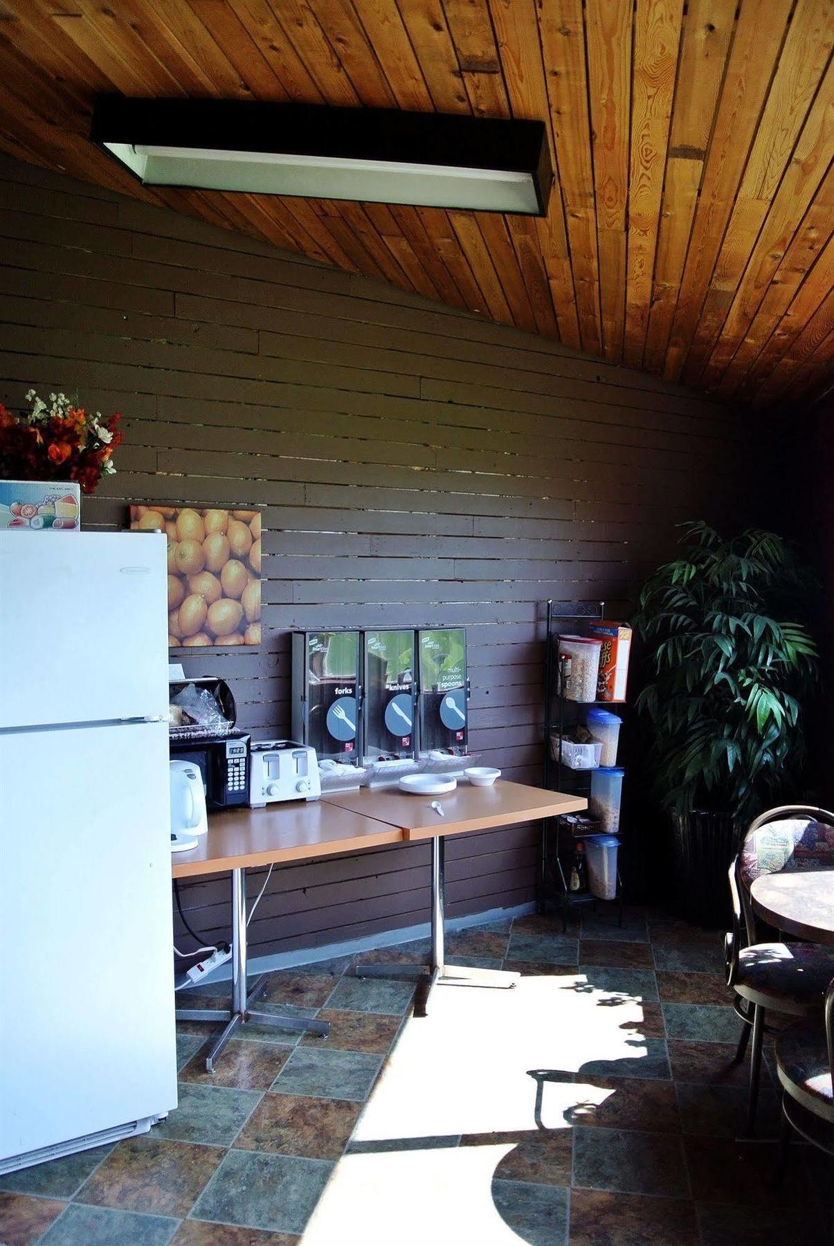 Vegreville Garden Inn Buitenkant foto